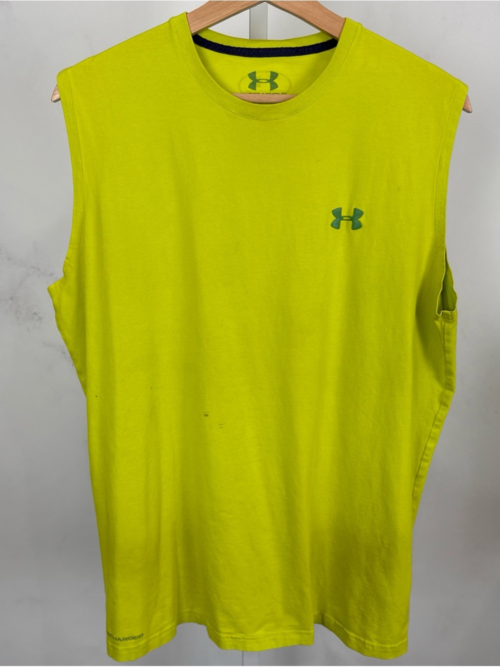 Under Armour Men’s Charged Cotton Loose Heatgear Bright Yellow Sleeveless Sz M